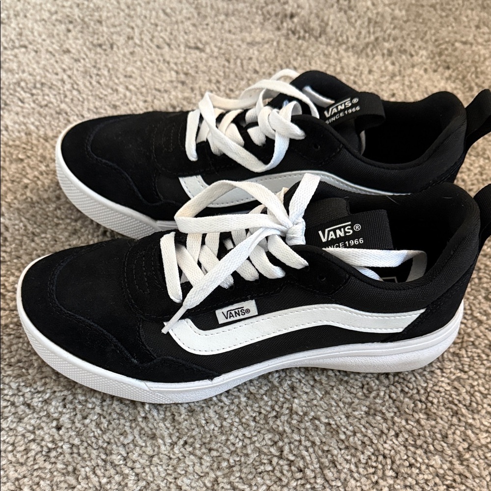 Vans women’s Classic Black and White Sneakers - Picture 5 of 5